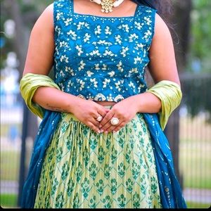 Leight weight lehenga set